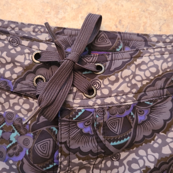 Patagonia Floral/Geometric Shorts in Size 6 - Picture 5 of 9